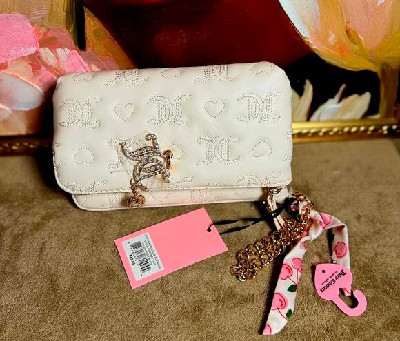 Juicy Couture Handbags - Juicy Couture NWT "Everything Nice" Double Zip Wallet Wristlet–White Cherry Girl